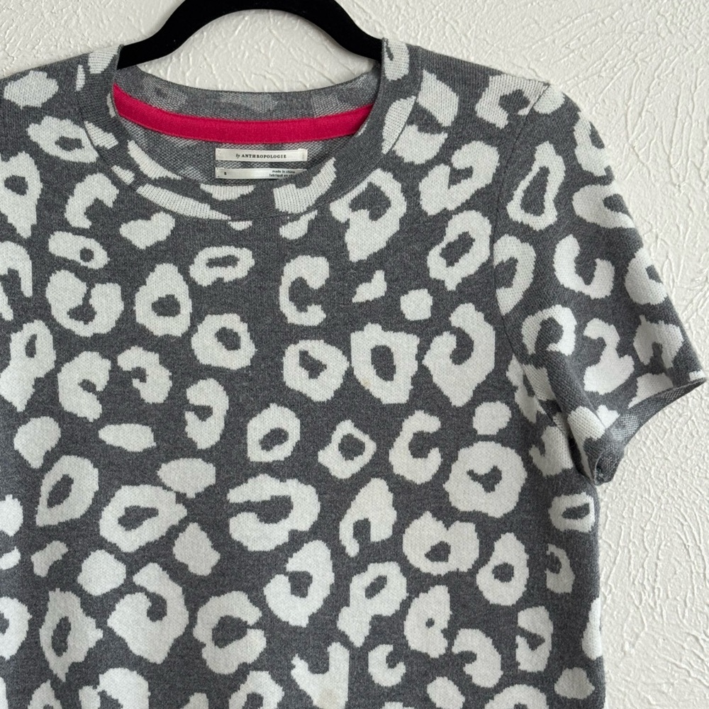 Anthropologie Gray and White Leopard Print Top